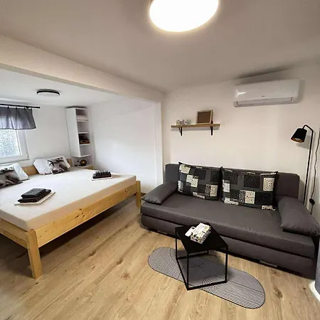 Moon Apartman Pakostane